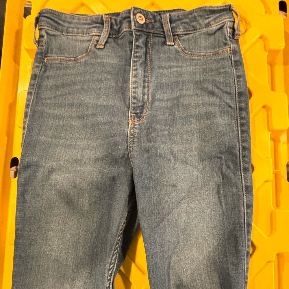 Hollister California Women’s Jeans Denim Size 5L 27W 30L Ripped Fashion Nice